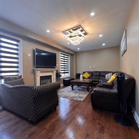 Spacious Detached In Brampton Esterno foto