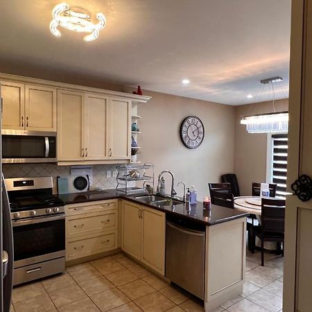 Spacious Detached In Brampton Esterno foto