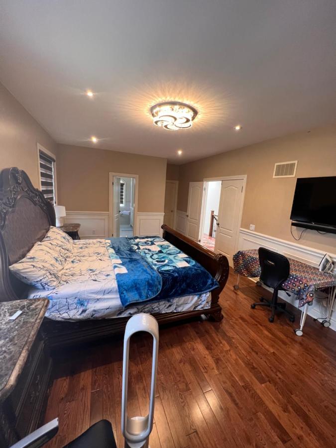Spacious Detached In Brampton Esterno foto