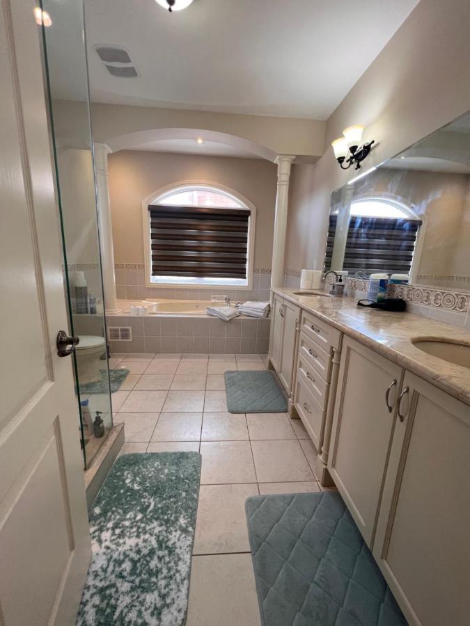 Spacious Detached In Brampton Esterno foto