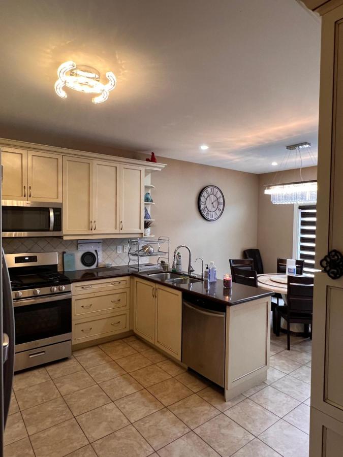Spacious Detached In Brampton Esterno foto