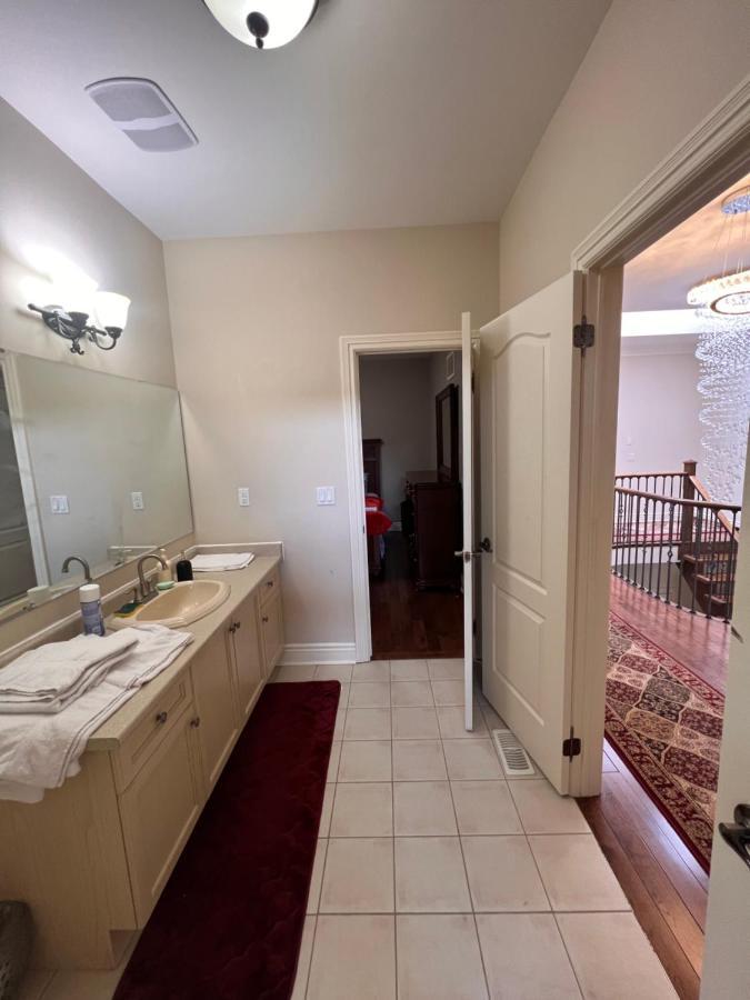 Spacious Detached In Brampton Esterno foto