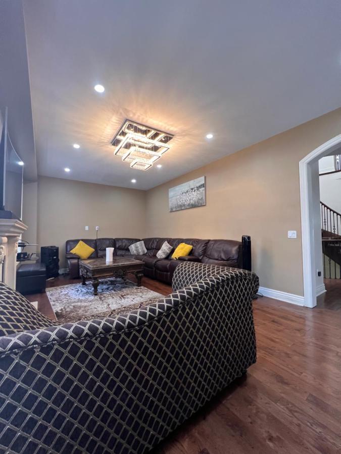 Spacious Detached In Brampton Esterno foto