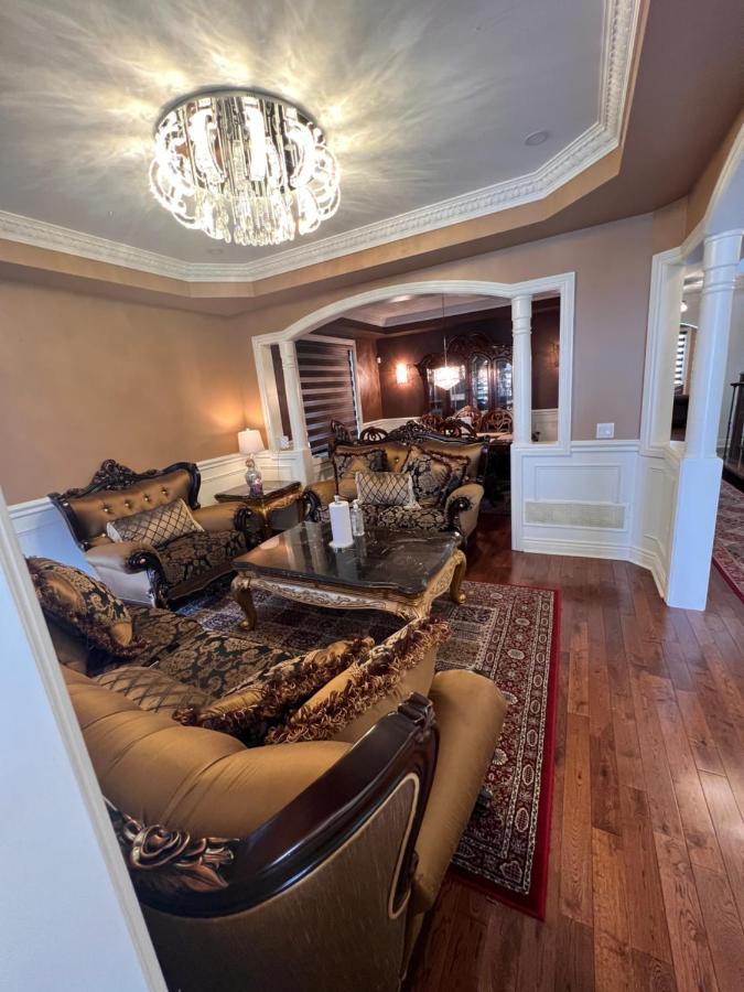 Spacious Detached In Brampton Esterno foto