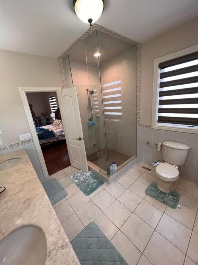 Spacious Detached In Brampton Esterno foto