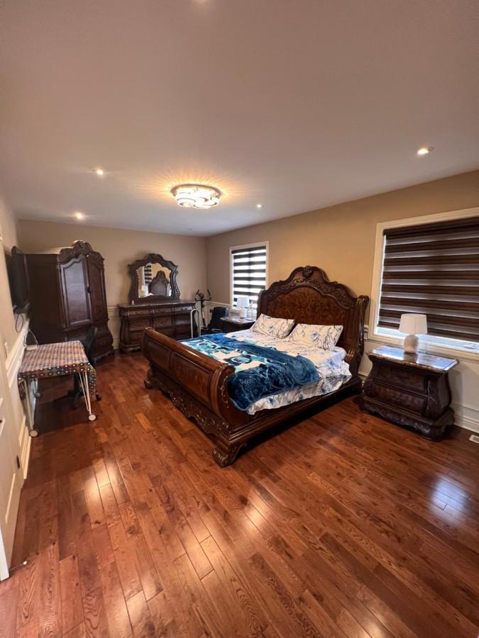 Spacious Detached In Brampton Esterno foto