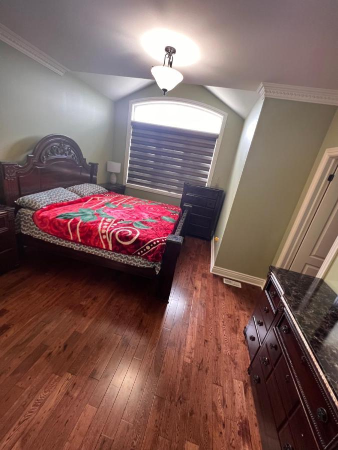 Spacious Detached In Brampton Esterno foto