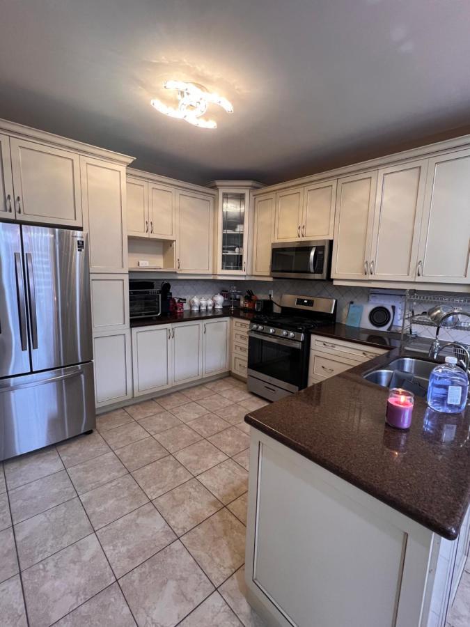 Spacious Detached In Brampton Esterno foto